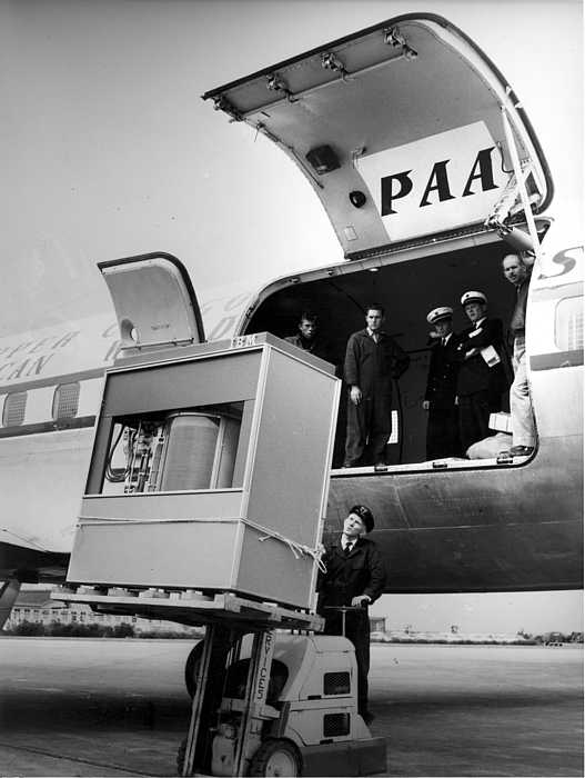 RG-RAMAC-on-DC7- RG-RAMAC-on-DC7- L'image du jour : A quoi ressemblait un disque dur de 5 Mo en 1956 ?