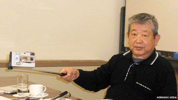 hiroshi-ueda-extenseur hiroshi-ueda-extenseur Histoire : mais qui est à l'origine de la perche à selfie ?